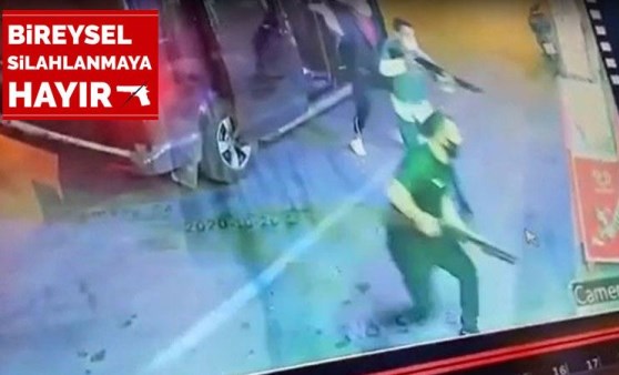 İzmir’de dehşet anları! 7 kişi pompalı silah ve sopalarla tekel bayisini bastı