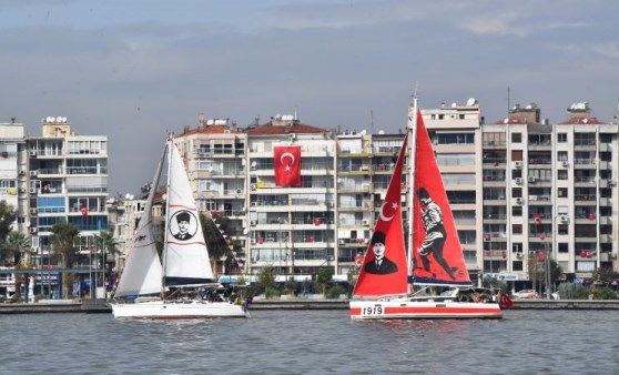 İzmir Körfezi’nden Cumhuriyet selamı