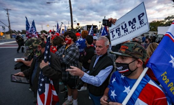 Trump'a hastane önünde destek