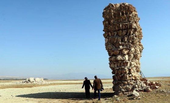 Van Gölü çekilince tarihi Erciş Kalesi ortaya çıktı (13.11.2020)