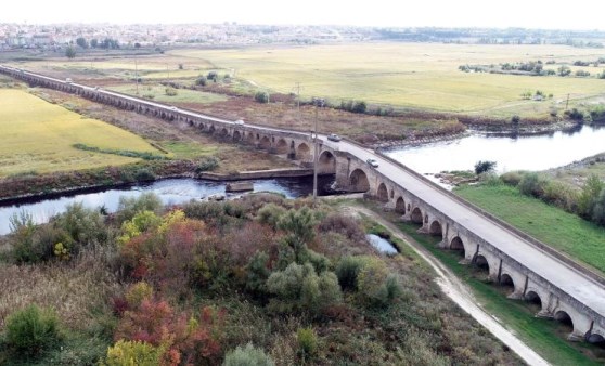 Çatlaklar oluşan tarihi Uzunköprü için koruma talebi