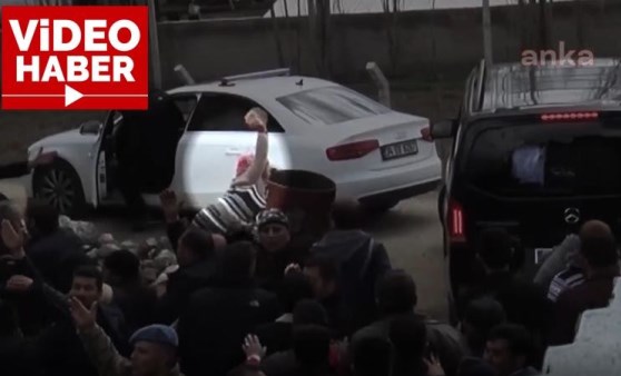 Kılıçdaroğlu'nun aracına taşla saldıran kadın: Evde terörist var sandım, CHP’nin aracı olduğunu bilmiyordum