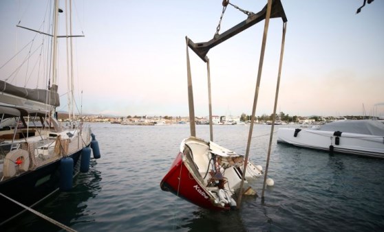 İzmir'deki depremin neden olduğu deniz altındaki enkaz da kaldırılıyor