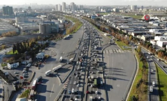 Kısıtlama öncesi trafik yoğunluğu rekor seviyede