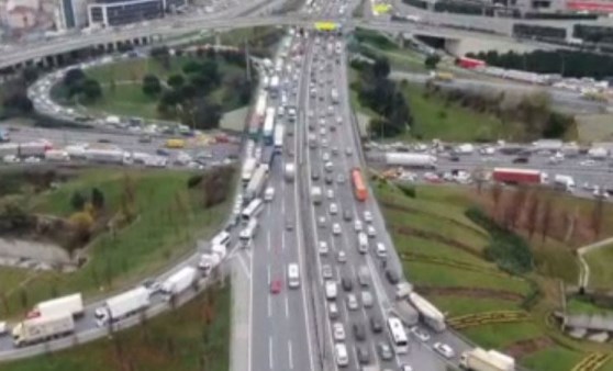 İstanbul’da kısıtlama öncesi trafik kilitlendi: Yoğunluk yüzde 60’lara ulaştı