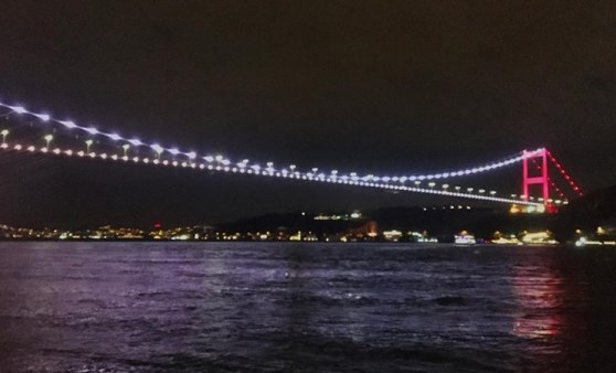 İstanbul’un köprüleri epilepsi hastaları için mor renk ile aydınlatıldı