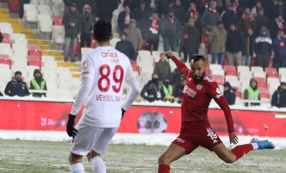 Sivasspor - Antalyaspor maçında A Spor dışarı sloganları