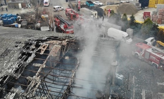 Pendik’te metal kaplama fabrikasında yangın