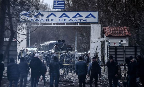 Yunanistan'dan göçmenlere gazlı müdahale