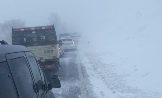 Ağrı'da yola çığ düştü