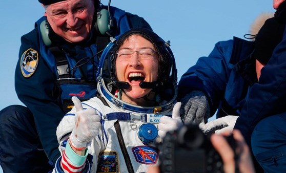 NASA’da görevli Christina Koch, tek bir seferde uzayda en fazla kalan kadın astronot unvanını kazandı