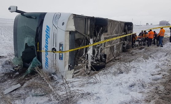 Kayseri'de yolcu otobüsü devrildi: Çok sayıda yaralı var