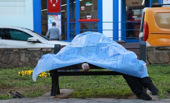 Antalya'da kan donduran görüntü! Bankta ölü halde bulundu