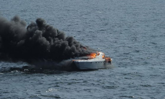 Silivri açıklarındaki yangına ABD savaş gemisi müdahale etti