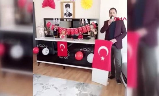 Sivaslı ailenin, evdeki 23 Nisan kutlaması gülümsetti