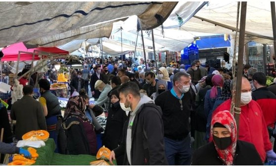 İstanbul'da bugün:  Pazarda koronavirüs tehdidi hiçe sayıldı