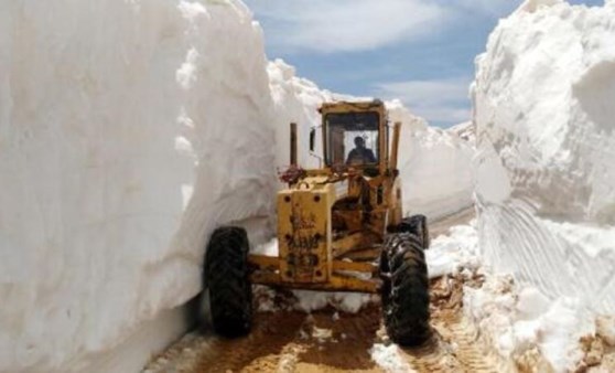 Burası Antalya! 7 metre kar, 25 kişilik ekip görevli