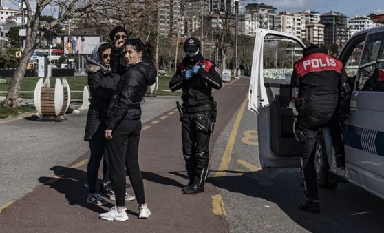 Caddebostan Sahili'nde yürüyüş yapanlara para cezası