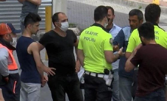 İstanbul'da market önünde maske gerginliği