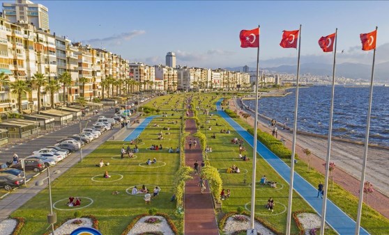 İzmir'de yeşil alanlarda 'çemberli sosyal mesafe' dönemi