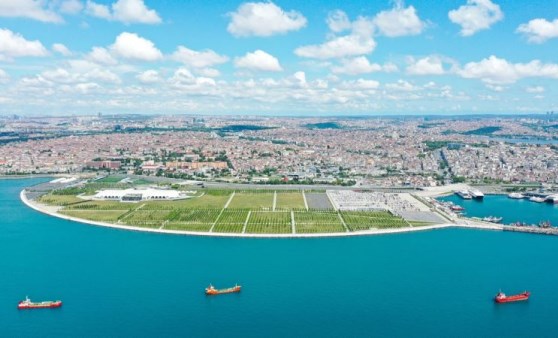 İstanbul Boğazı turkuaz renge büründü