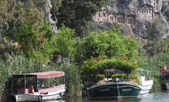 Labirent görünümlü Dalyan sazlıkları