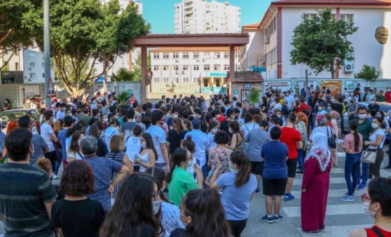 LGS’deki kalabalığa isyan ettiler