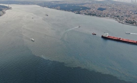 Çamura bulanan İstanbul Boğazı havadan görüntülendi