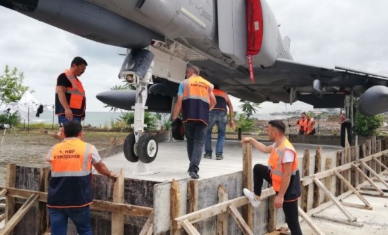 F-4 phantom-II savaş uçağı  Rize'de ziyaretçilerini ağırlayacak