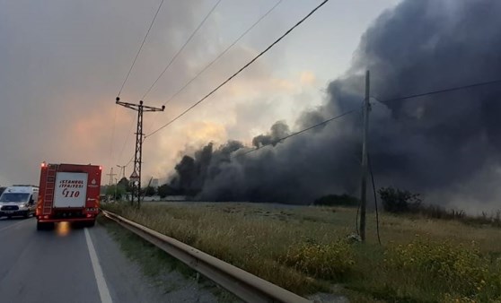 Başakşehir’deki bir fabrikada yangın çıktı