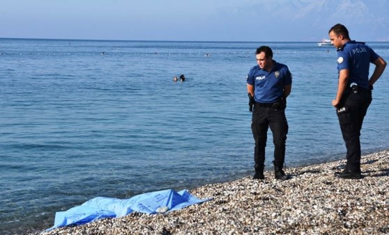 Antalya'da serinlemek için girdiği denizde boğuldu