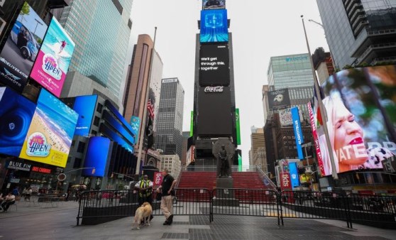 New York'un ünlü Times Meydanı Covid-19 nedeniyle sesiz