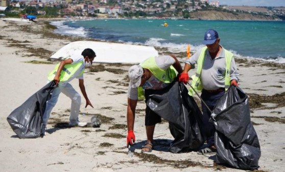 Tekirdağ'ın tatil beldesinde 500 ton çöp toplandı