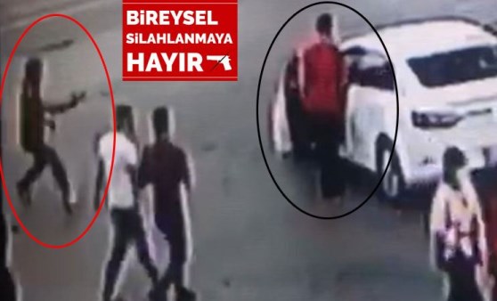 Fatih’te cami çıkışı silahlı saldırı kamerada