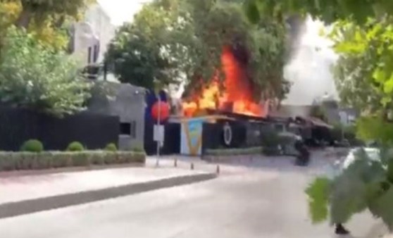 Haliç Üniversitesi'nin bahçesindeki restoranda yangın