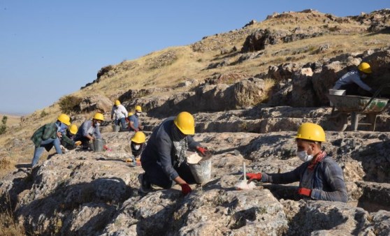 Zerzevan Kalesi'nde 'ölüler şehri' gün yüzüne çıkartılacak