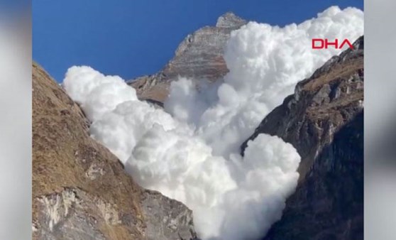 Himalaya dağlarındaki çığ felaketi kamerada