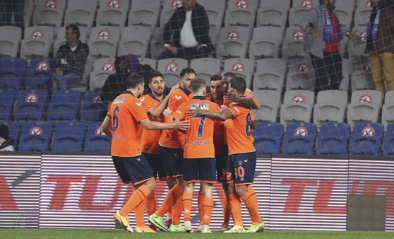 Zorlu maçta 3 puan Başakşehir'in! Başakşehir 3 - 2 Beşiktaş