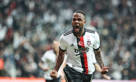 Cyle Larin, Galatasaray galibiyeti sonrası paylaşımda bulundu