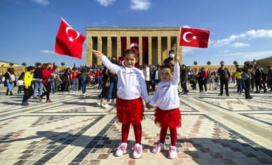 Cumhuriyetin 98'inci yılında Anıtkabir'de ziyaretçi yoğunluğu yaşandı