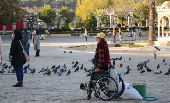 İzmir’de Ata’ya saygı için hayat durdu