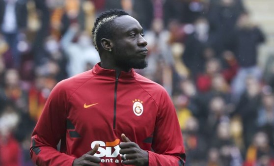 Galatasaraylı Diagne, evinin lavabosundan canlı yayın yaptı