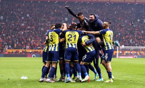 Fenerbahçe 'Bir Oyuncu Elendi' t-shirti çıkardı