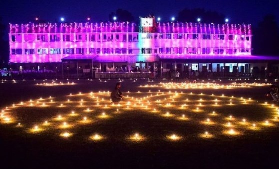 Hindistan'da ışık festivali Diwali yine Covid'in gölgesinde yapılıyor