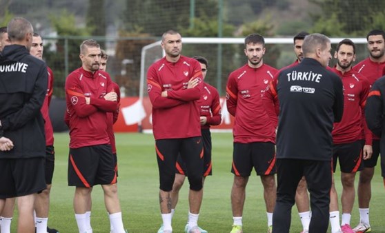 Maçın en kötüsü seçilen Burak Yılmaz'a taraftarlardan tepki