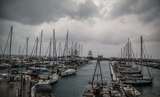 Antalya'da kırmızı kod! Sağanak yağış şehri teslim aldı