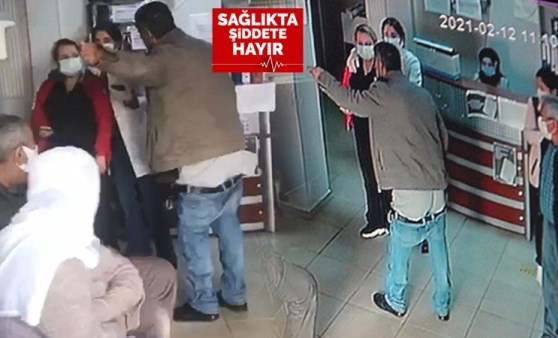 Pansuman odasına pantolonu inik halde girdi, sağlık çalışanlarına hakaretler savurdu...O anlar kamerada