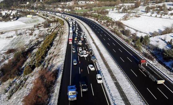 Bolu'da otoyolda 9 araç birbirine girdi: 4 yaralı