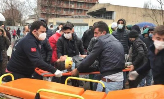 Beyoğlu'nda otomobil kadına çarptı: 5 saniye tepkisi