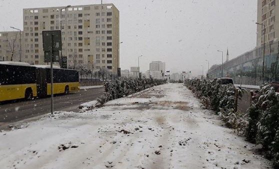 İstanbul'da lapa lapa kar yağışı